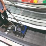 limpieza de escaleras mecánicas